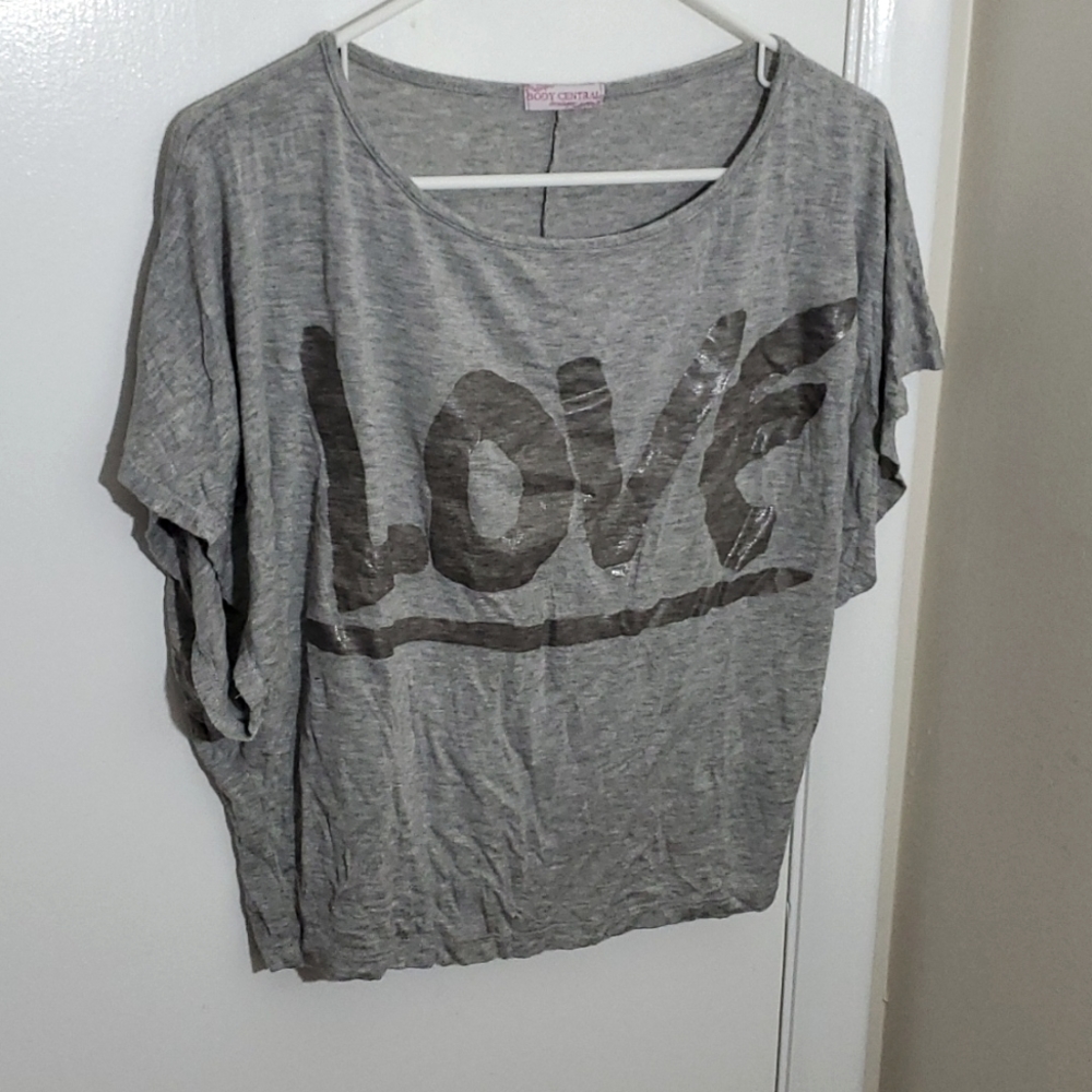 Body central, small, gray